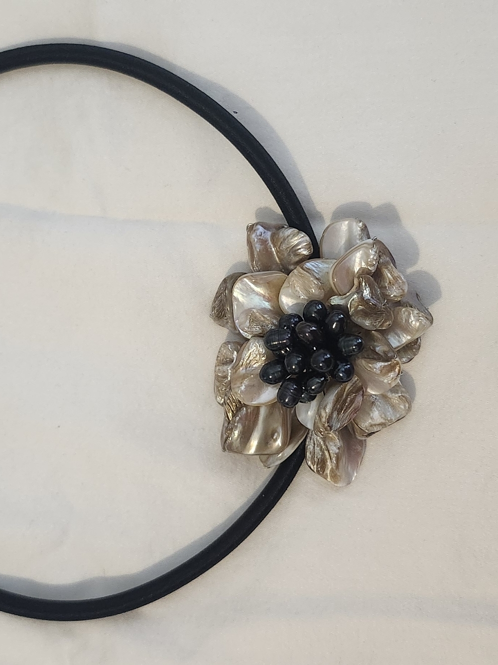 Shell Flower Pendant Necklace - Black and Pearl Tones